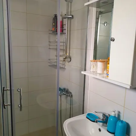 Athena * Néa Péramos